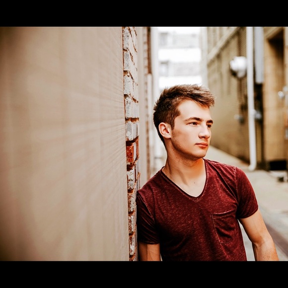 Meet your Posher, Amanda - Picture 3 of 3